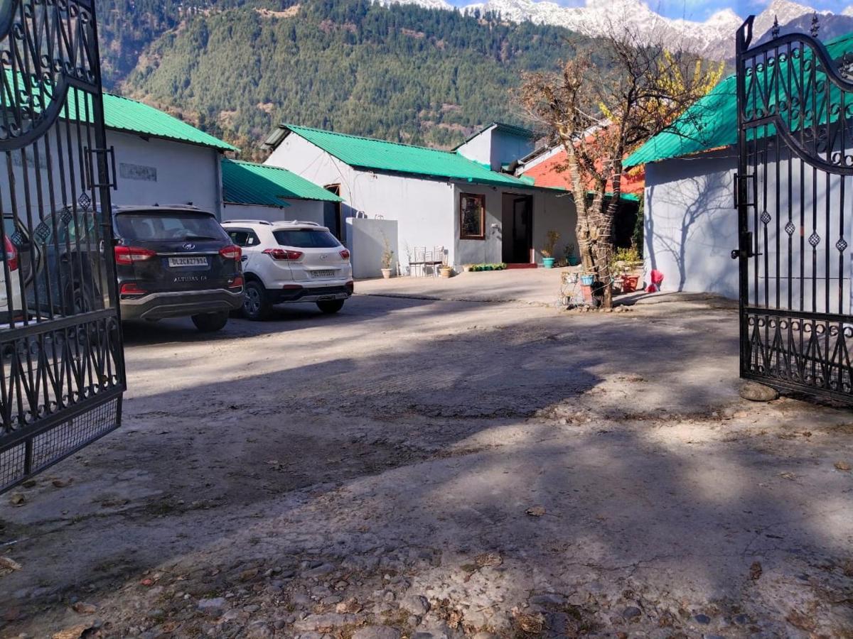 Flora Hills View Hotel Manāli Exterior foto
